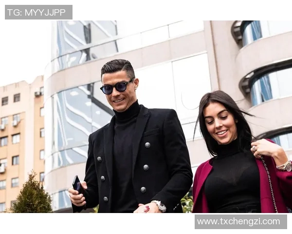 足球明星的妻子穿白衬衫展现优雅气质引发时尚热潮 足球明星的妻子穿白衬衫展现优雅气质引发时尚热潮